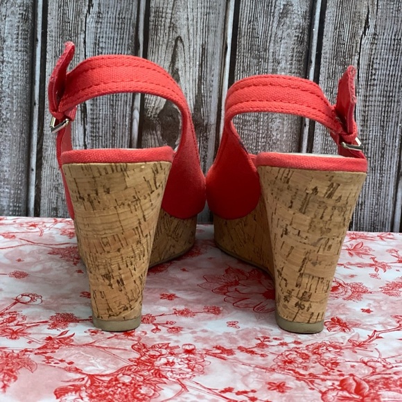🌈Super Cute Coral Wedges 🐠💖 - Picture 7 of 8